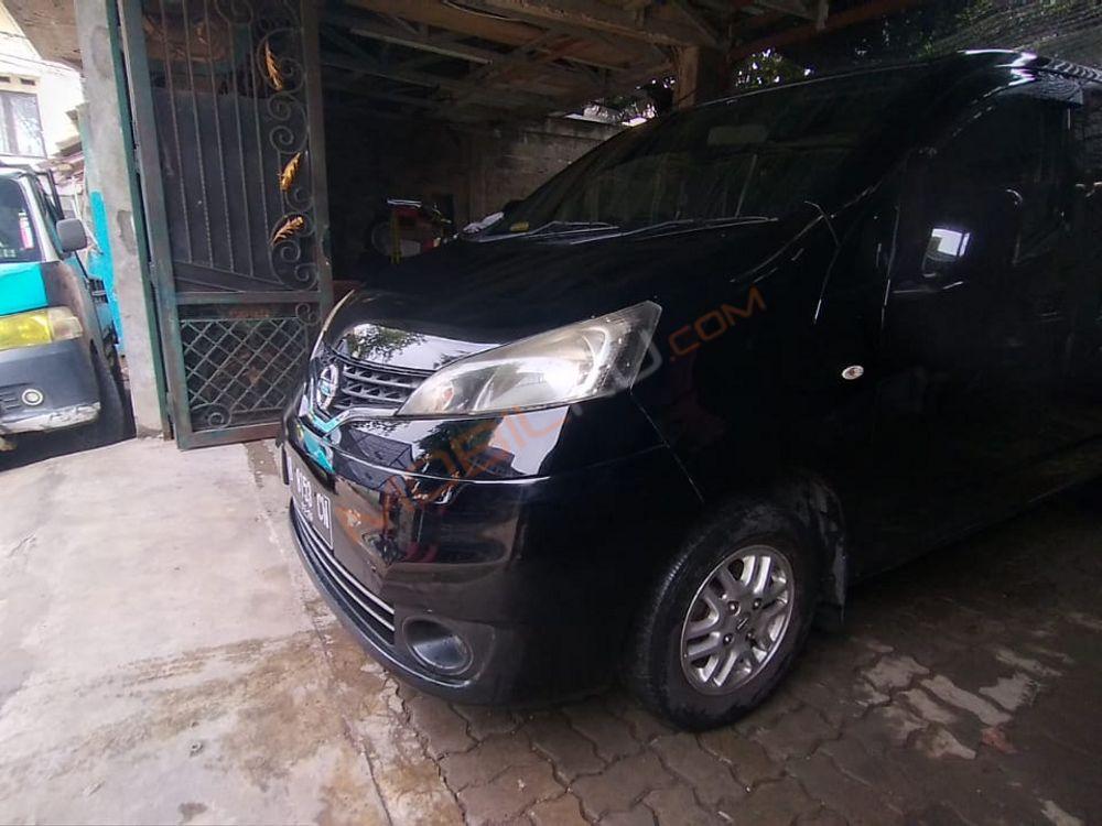 Mobil Nissan Evalia 2012