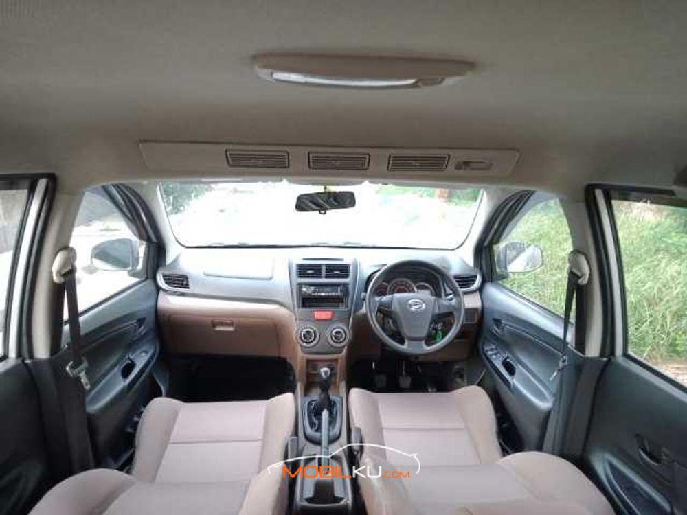 Mobil Daihatsu Xenia 2016