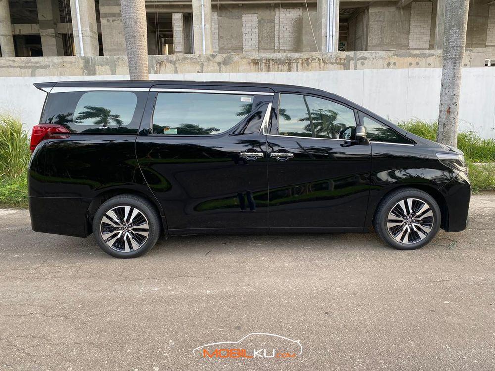 Mobil Toyota Alphard 2018
