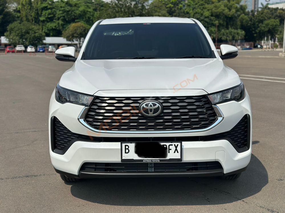 Mobil Toyota Kijang Innova 2023