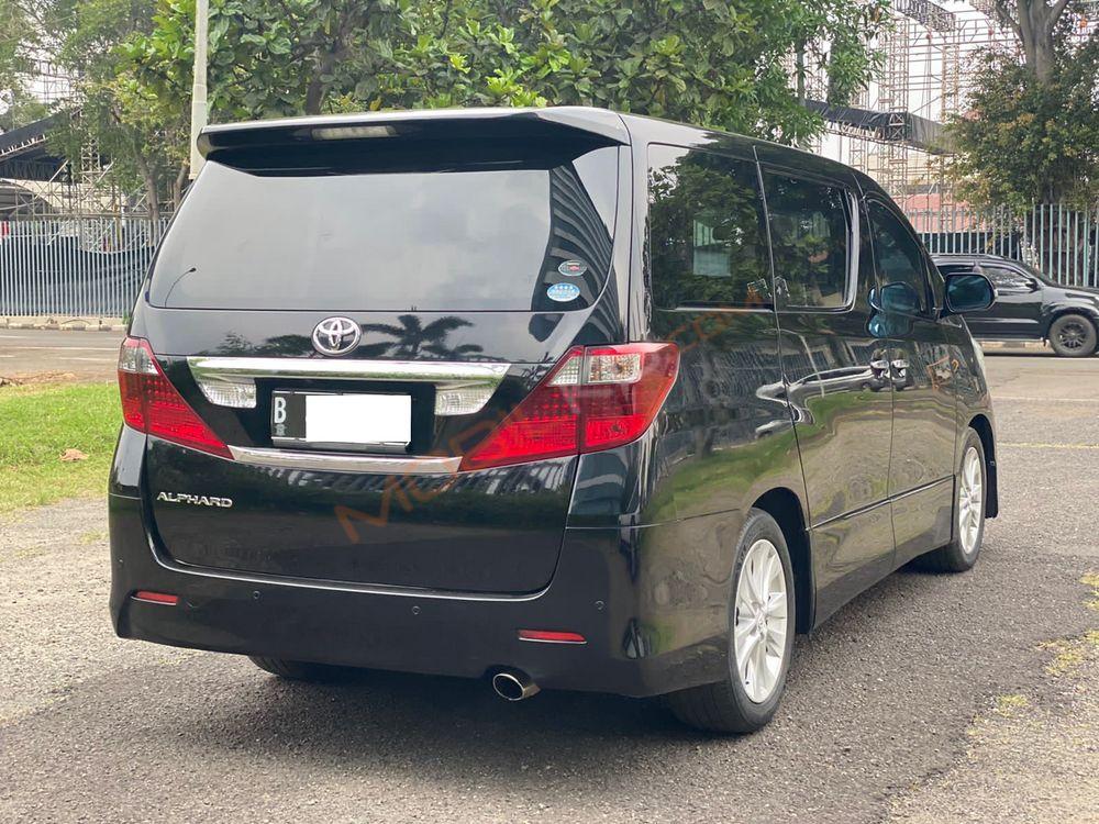 Mobil Toyota Alphard 2009