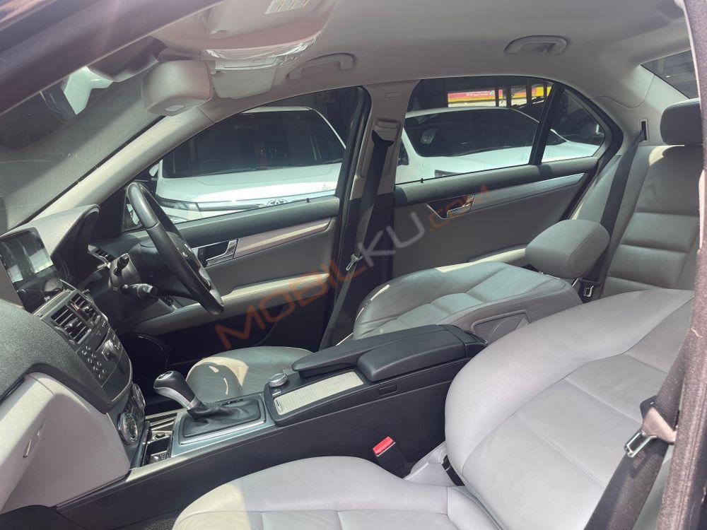 Mobil Mercedes-Benz C-Class 2008