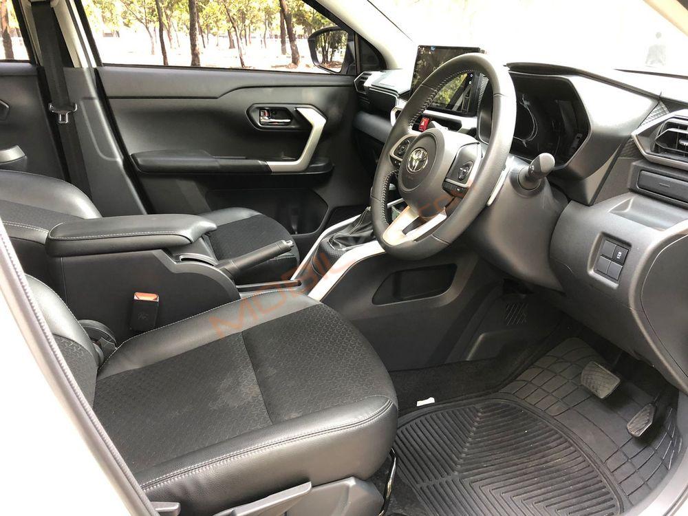 Mobil Toyota Raize 2021