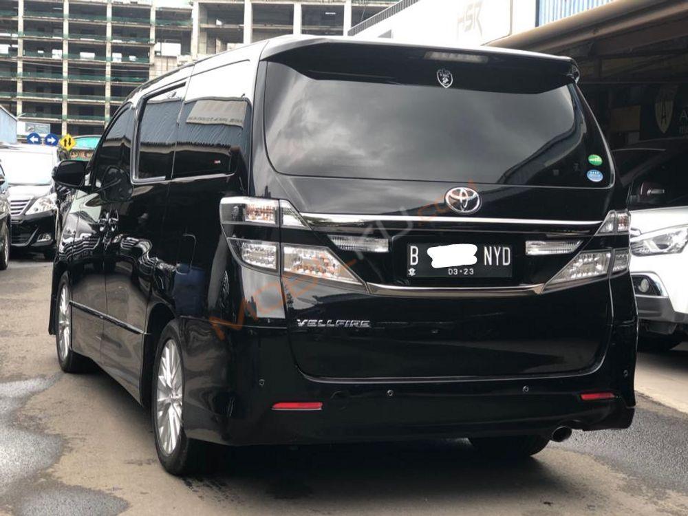 Mobil Toyota Vellfire 2014