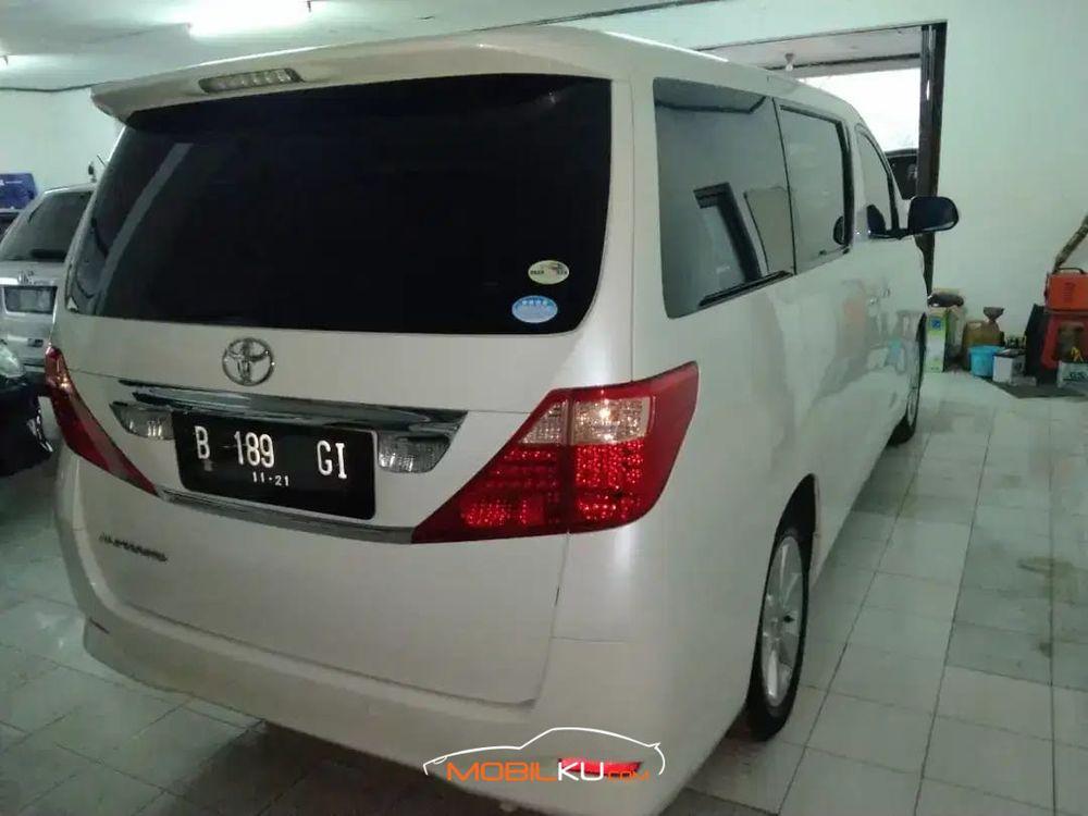Mobil Toyota Alphard 2008