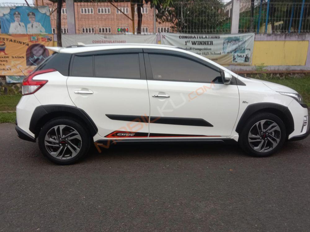 Mobil Toyota Yaris 2021