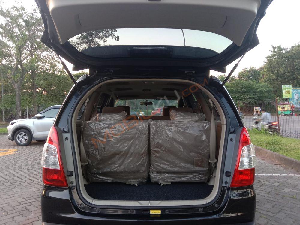 Mobil Toyota Kijang Innova 2014