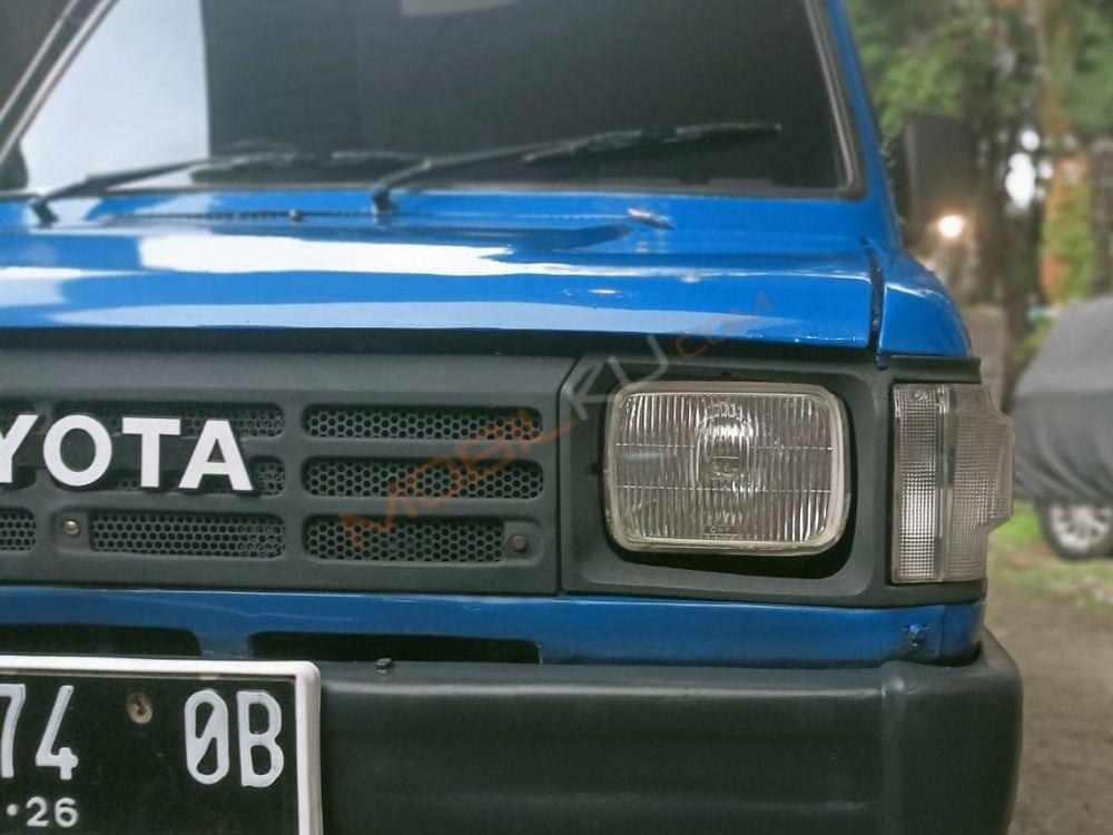 Mobil Toyota Kijang 1995