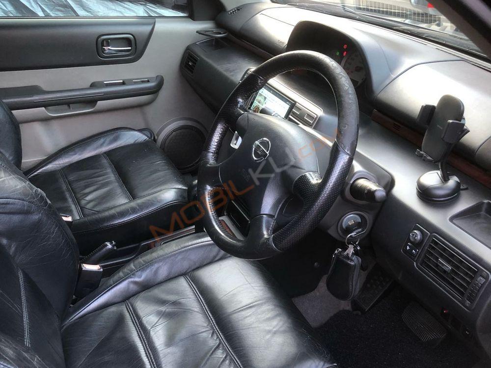 Mobil Nissan X-Trail 2006