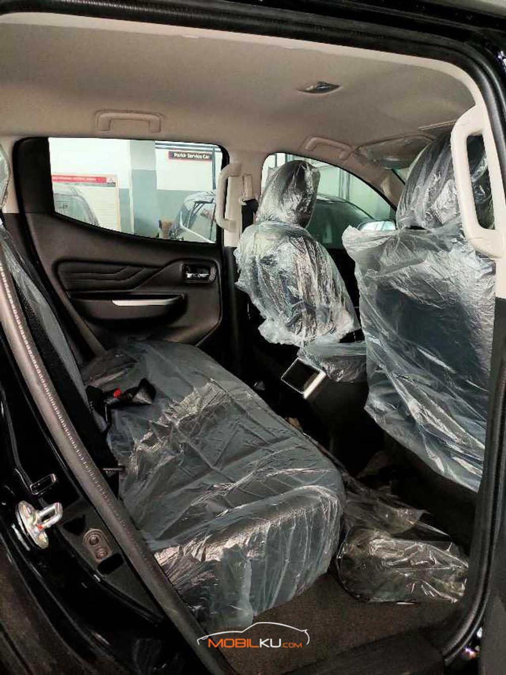 Mobil Mitsubishi Triton 2021