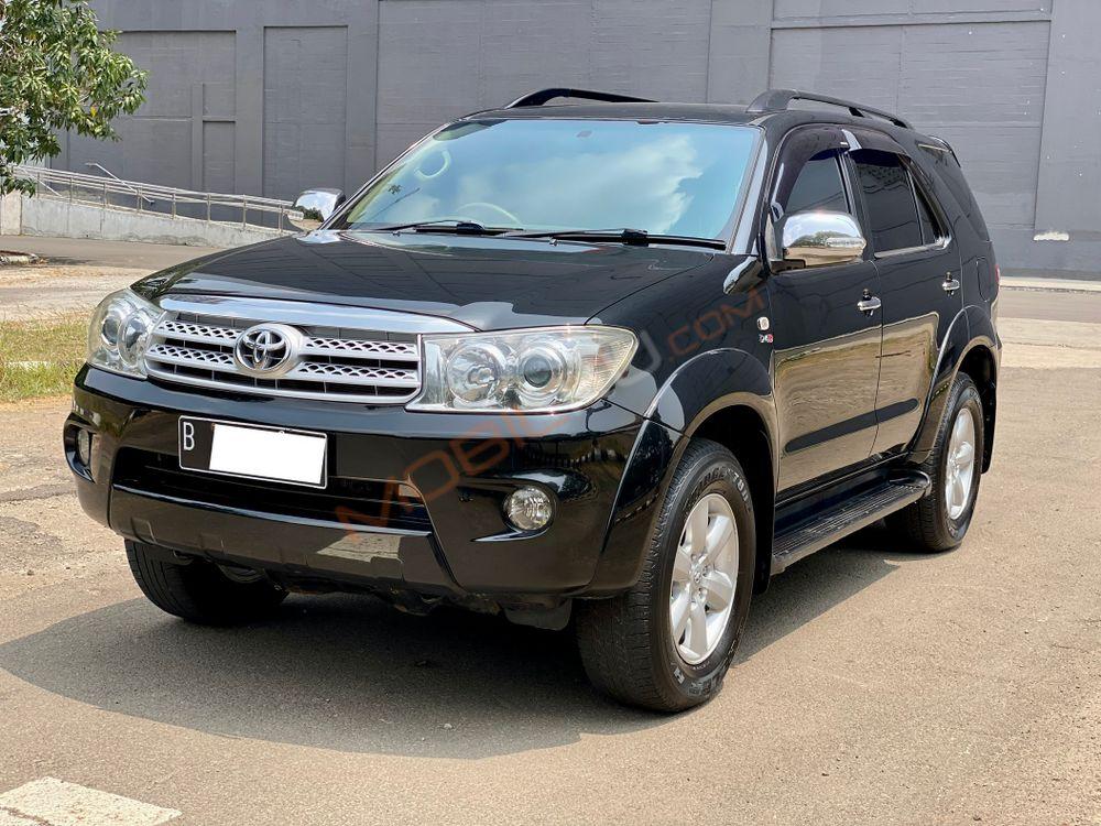 Mobil Toyota Fortuner 2011