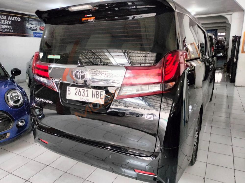 Mobil Toyota Alphard 2017