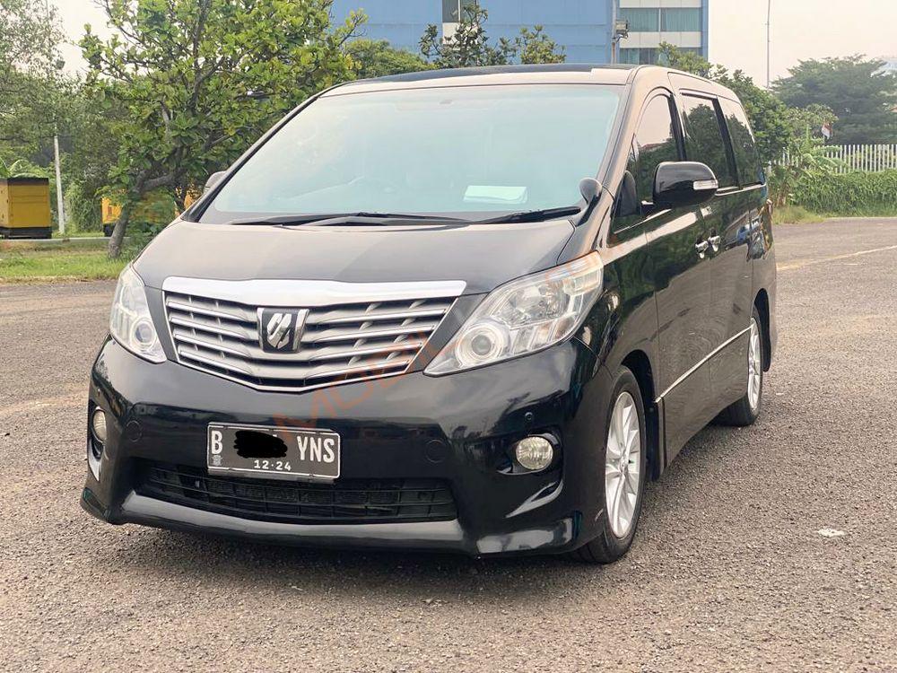 Mobil Toyota Alphard 2009