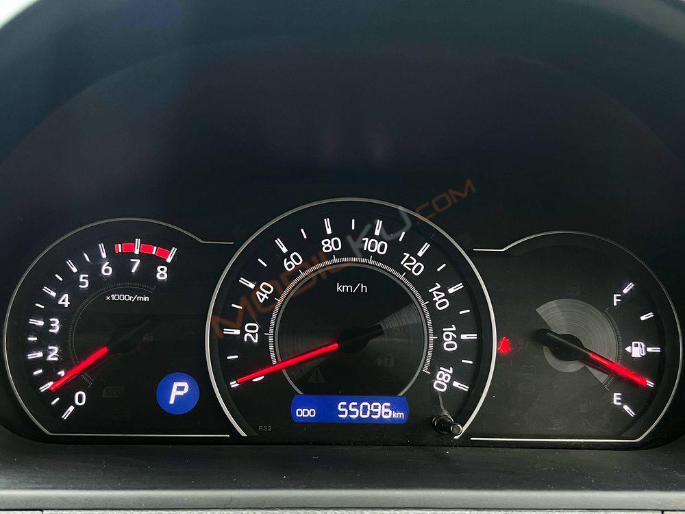 Mobil Toyota Voxy 2019