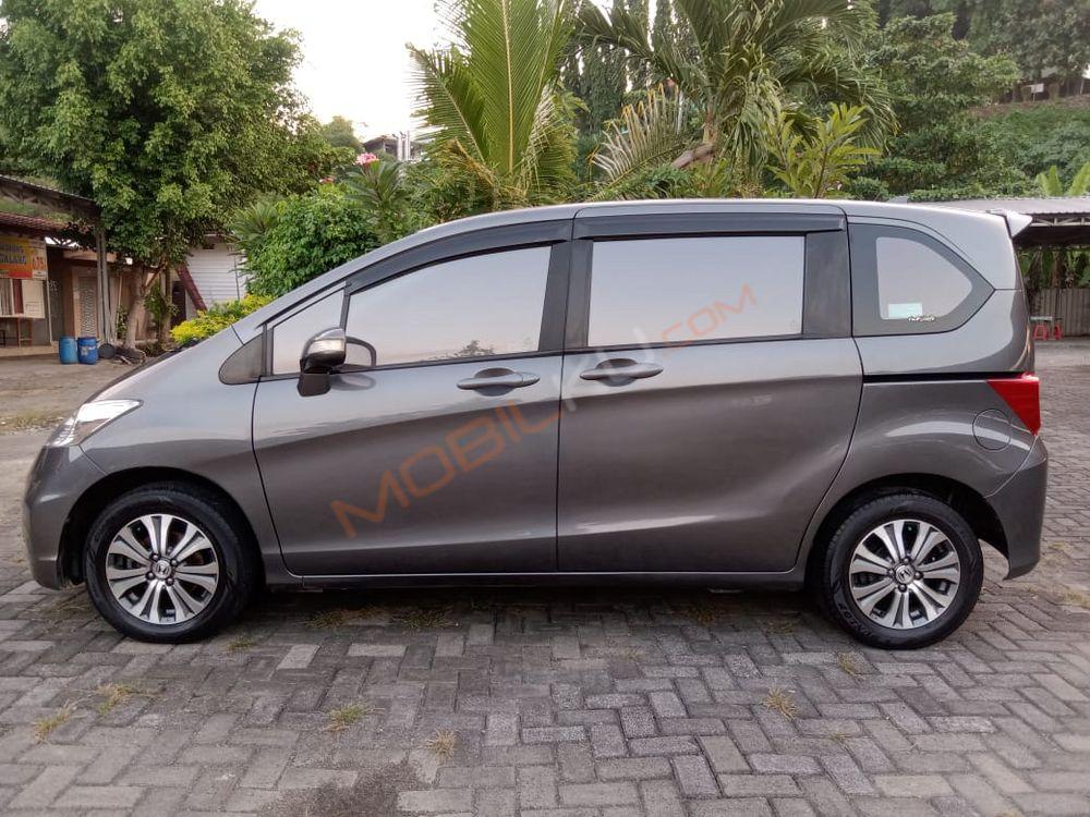 Mobil Honda Freed 2013