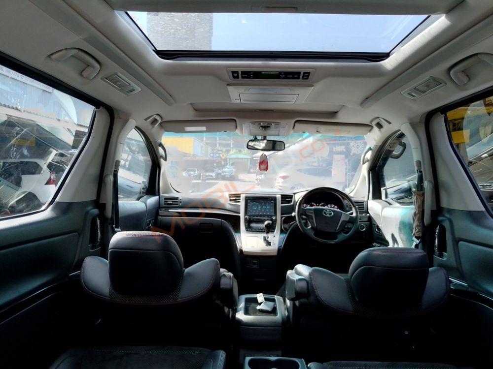 Mobil Toyota Vellfire 2015
