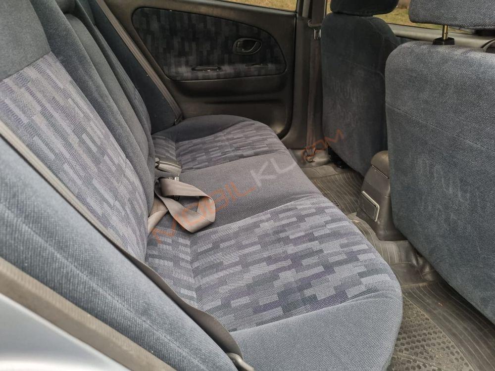 Mobil Mitsubishi Lancer 2002