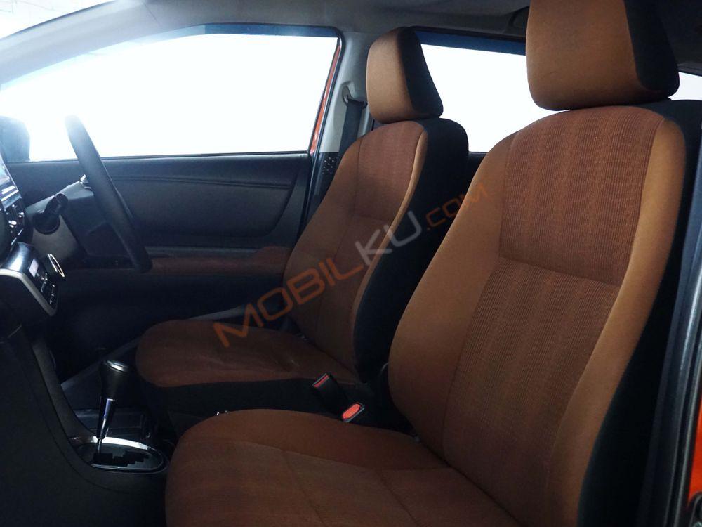 Mobil Toyota Sienta 2017