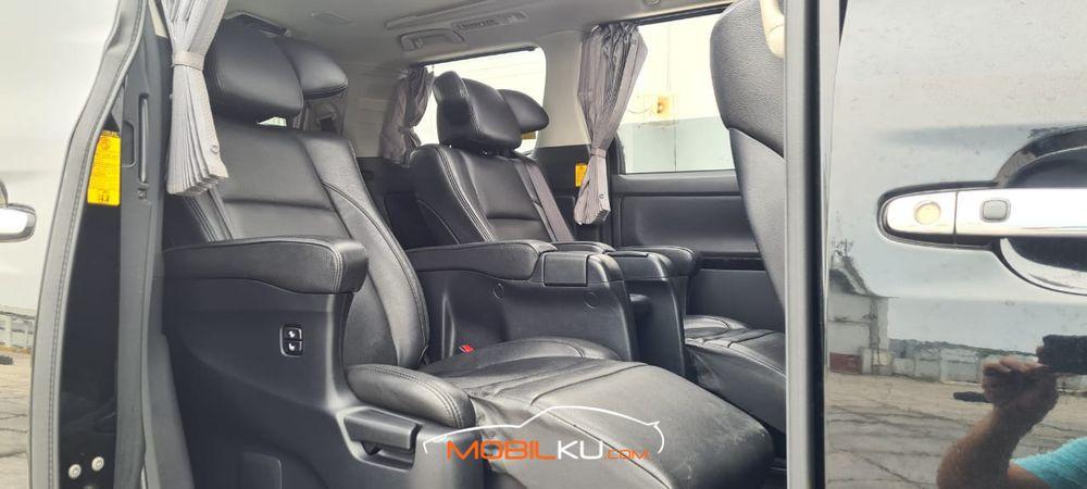 Mobil Toyota Vellfire 2013