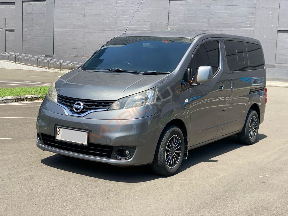 Mobil Nissan Evalia 2012