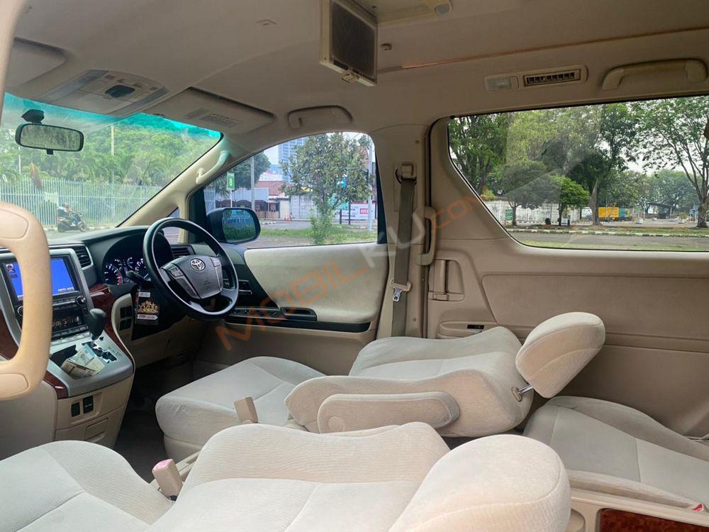 Mobil Toyota Alphard 2009