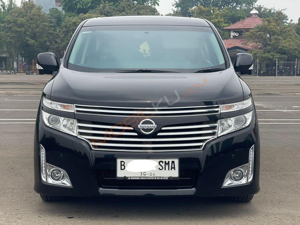 Mobil Nissan Elgrand 2013