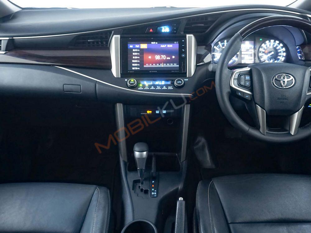Mobil Toyota Kijang Innova 2017