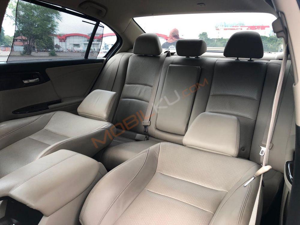 Mobil Honda Accord 2013
