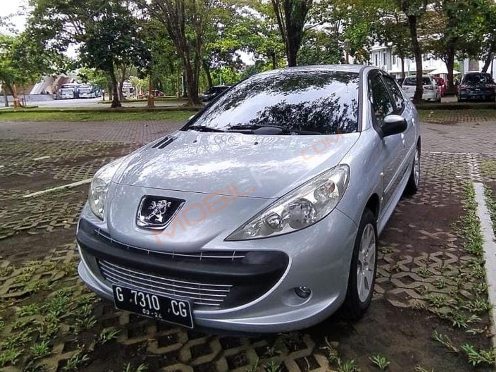 Mobil Peugeot 207 2012