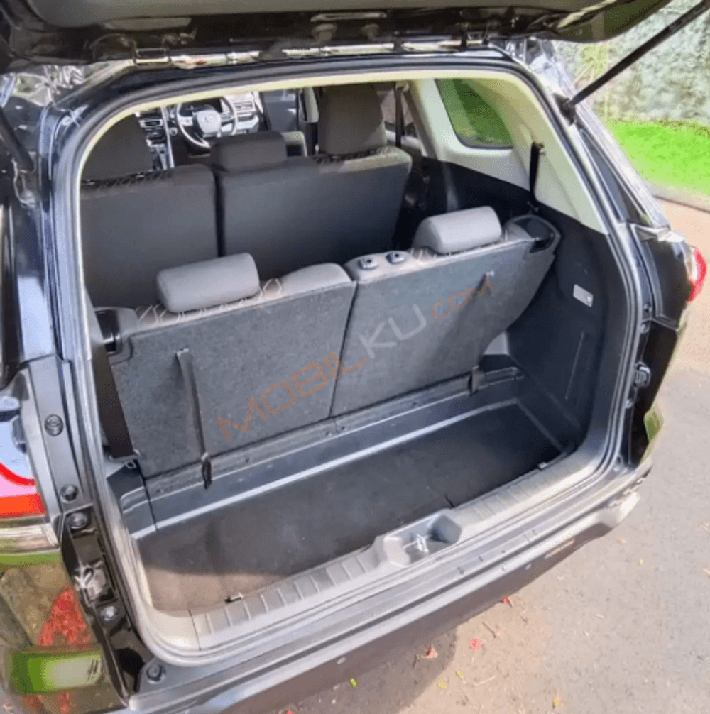 Mobil Toyota Kijang Innova Zenix 2024