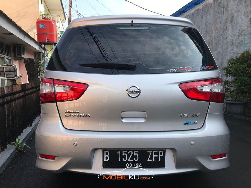 Mobil Nissan Grand Livina 2014