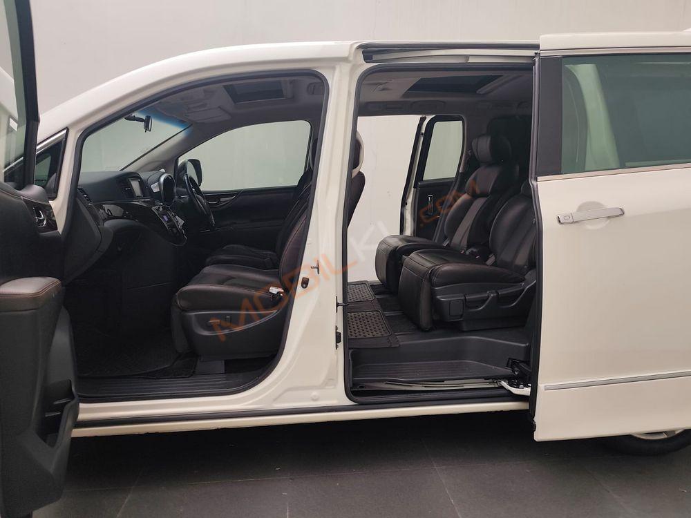 Mobil Nissan Elgrand 2012