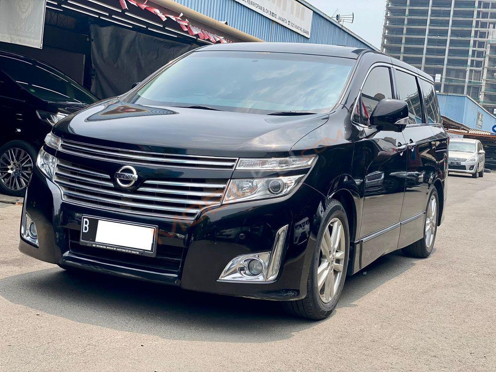 Mobil Nissan Elgrand 2013