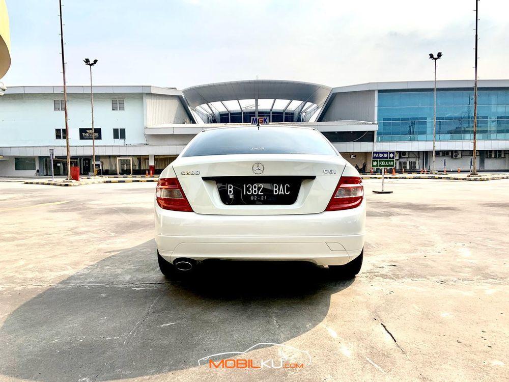 Mobil Mercedes-Benz C-Class 2011