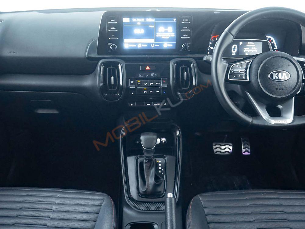 Mobil Kia Sonet 2021