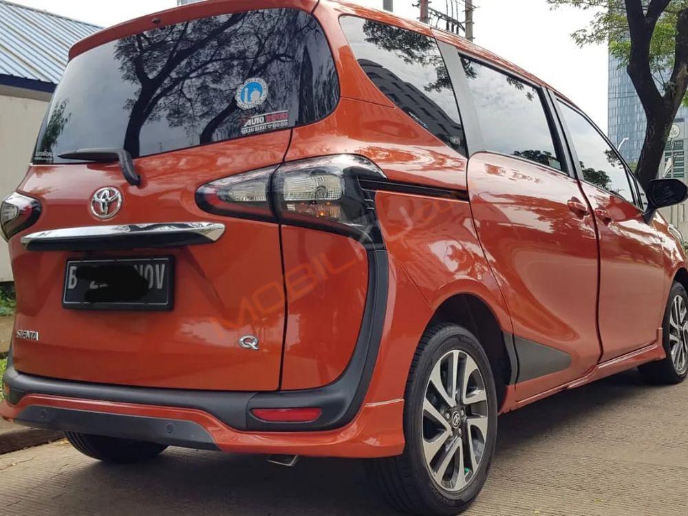 Mobil Toyota Sienta 2016