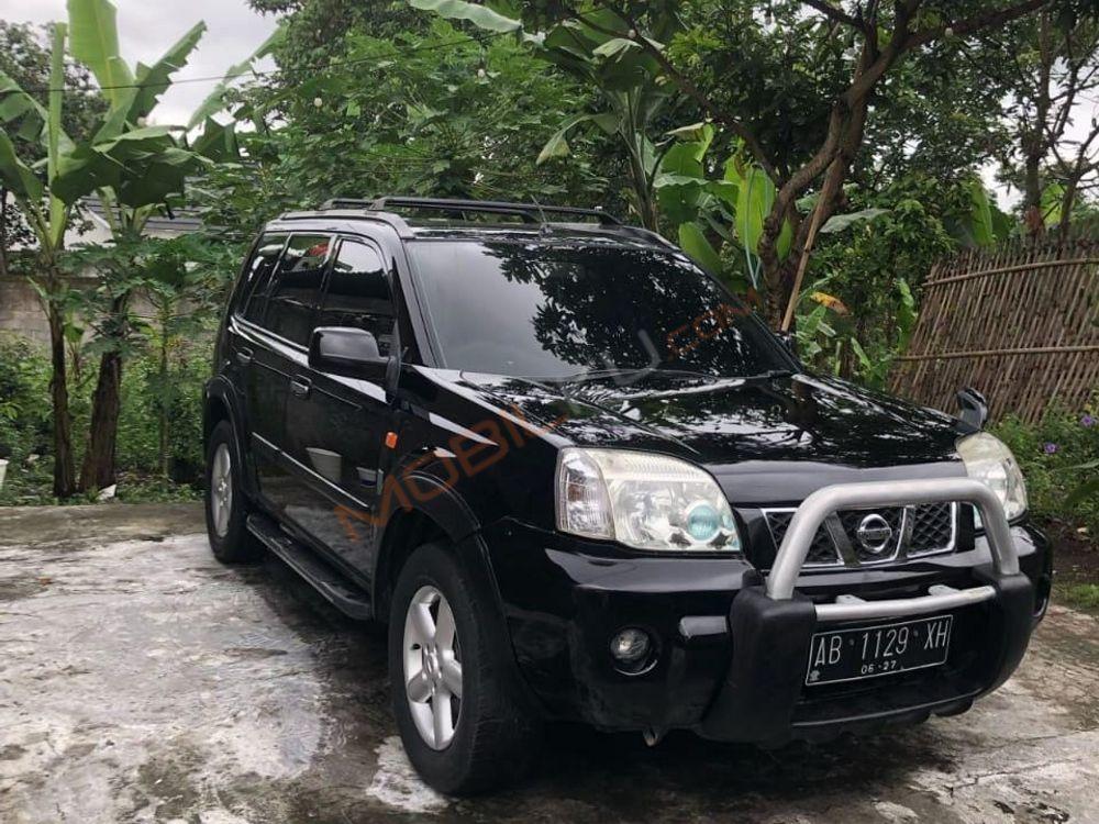Mobil Nissan X-Trail 2006
