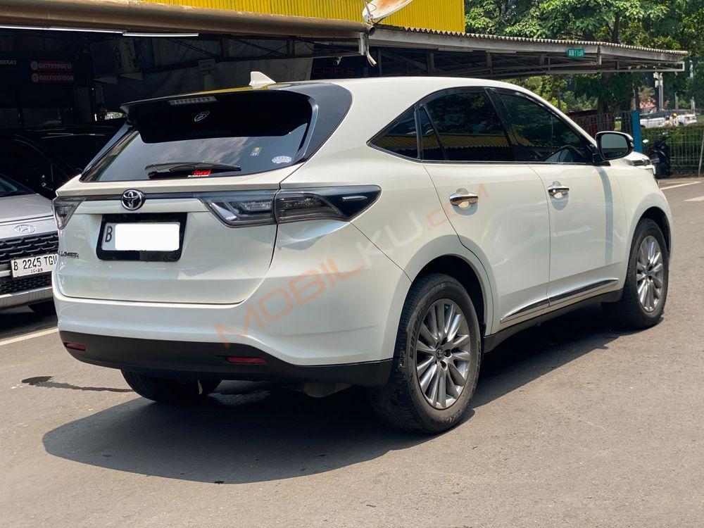 Mobil Toyota Harrier 2015