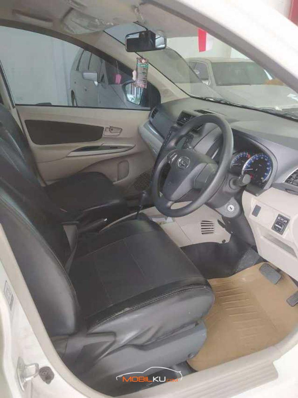 Mobil Toyota Vios 2014