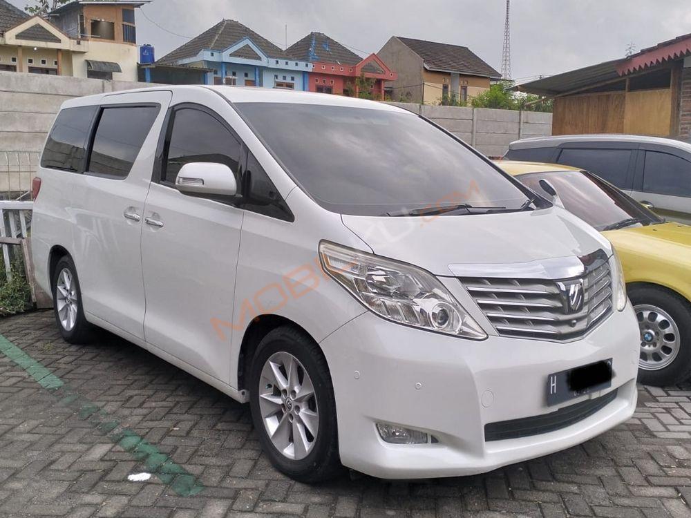 Mobil Toyota Alphard 2010