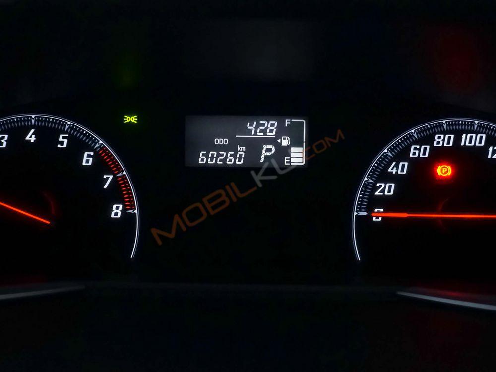 Mobil Toyota Sienta 2017