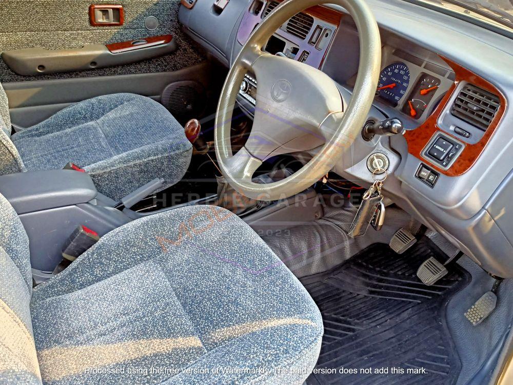 Mobil Toyota Kijang 2001