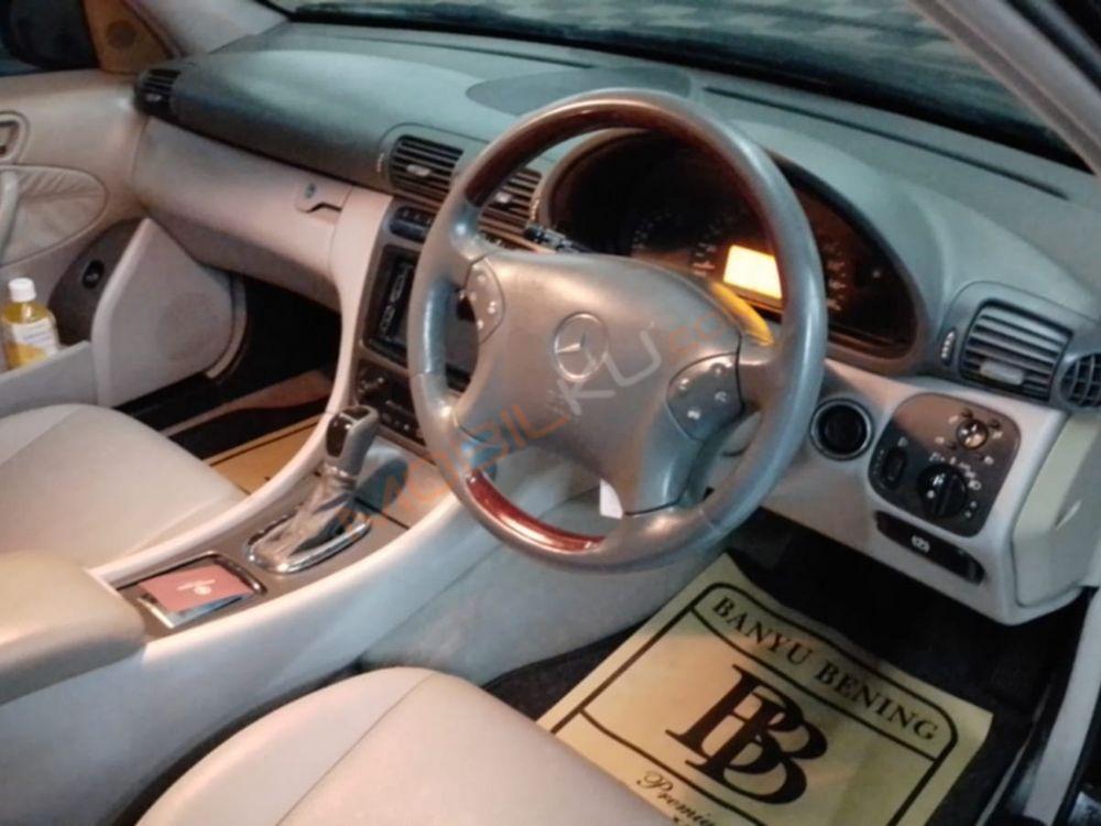 Mobil Mercedes-Benz C-Class 2003