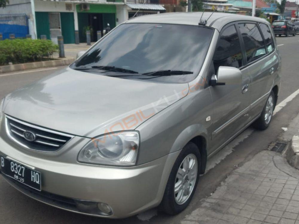 Mobil Kia Carens 2005