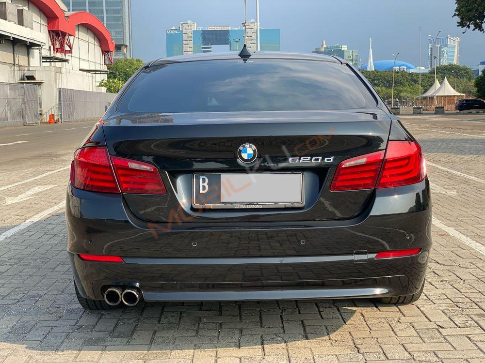 Mobil BMW 5 Series 2013