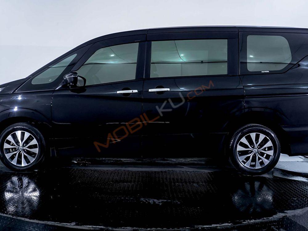Mobil Nissan Serena 2021