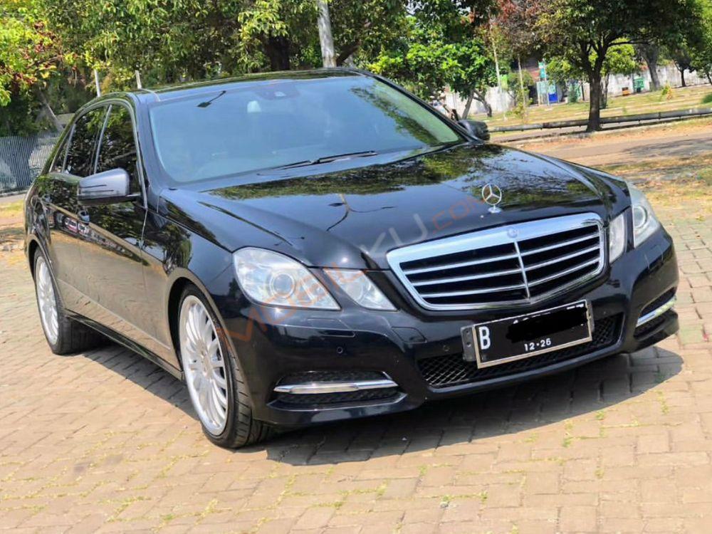 Mobil Mercedes-Benz E-Class 2011
