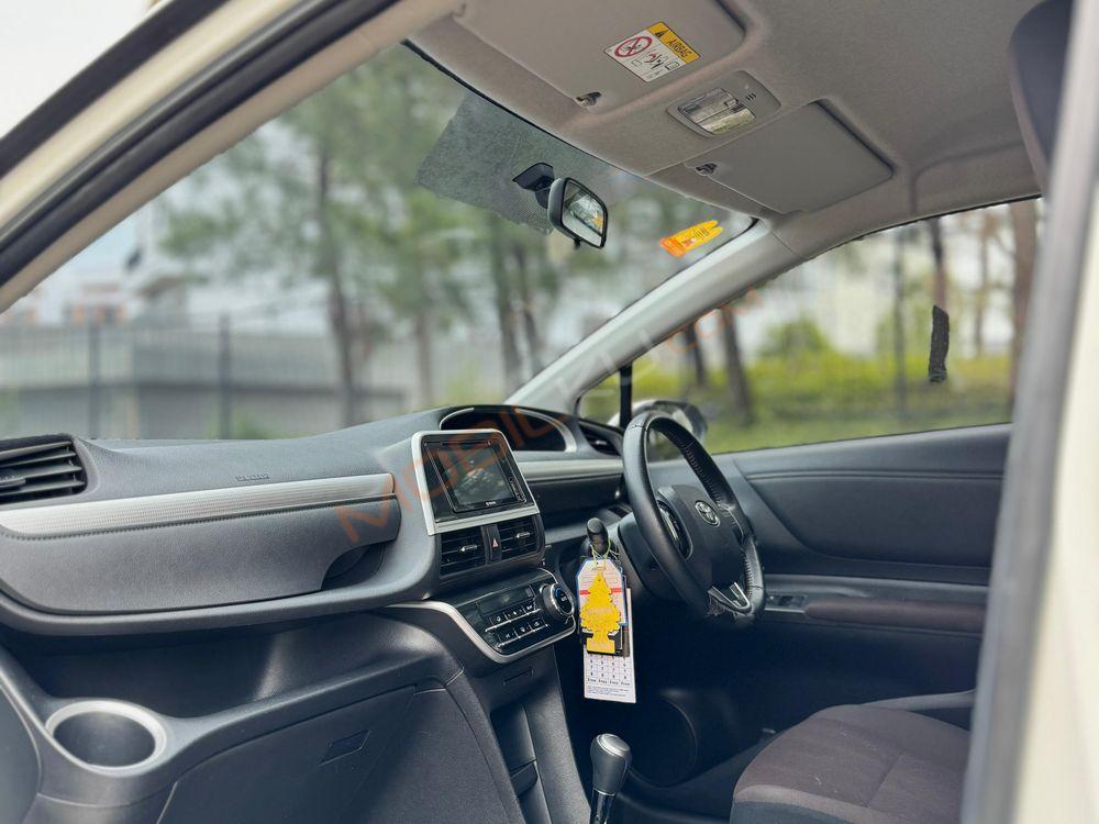 Mobil Toyota Sienta 2020