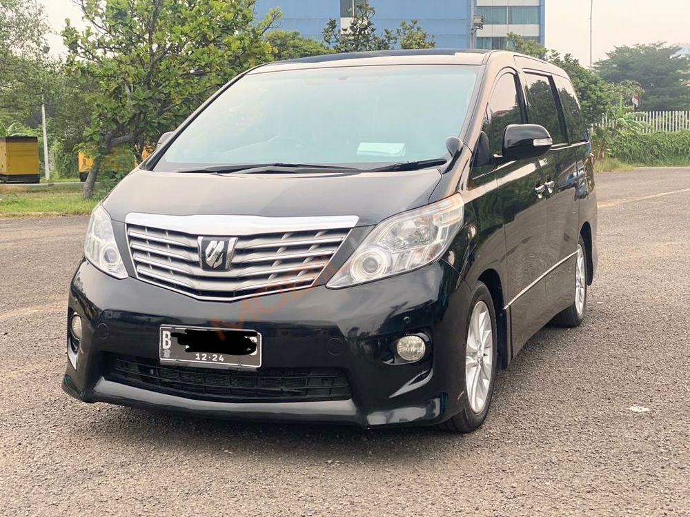 Mobil Toyota Alphard 2009