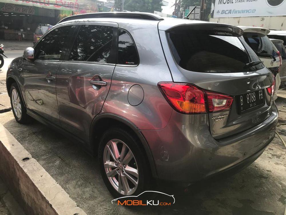 Mobil Mitsubishi Outlander Sport 2014